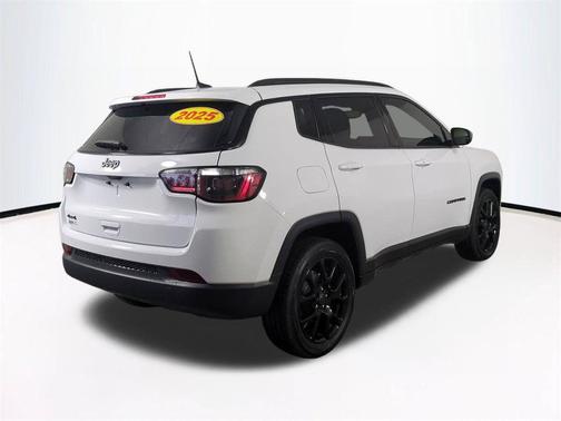 Bright White Clearcoat 2025 Jeep Compass Latitude