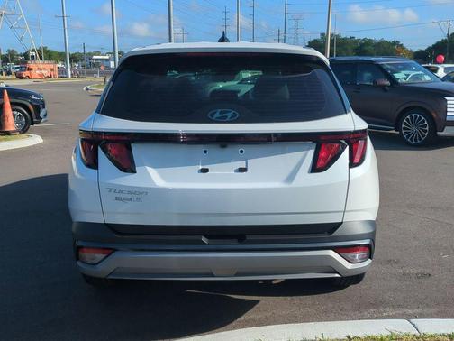 Serenity White Pearl 2026 Hyundai TUCSON SE