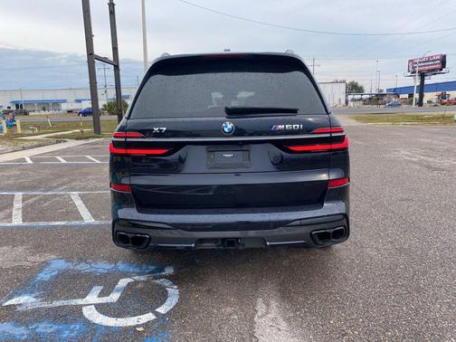 2024 BMW X7 M60i