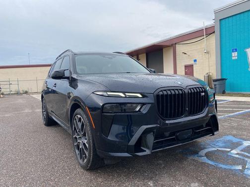 2024 BMW X7 M60i