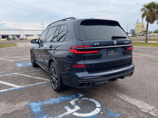 2024 BMW X7 M60i