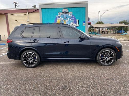 2024 BMW X7 M60i