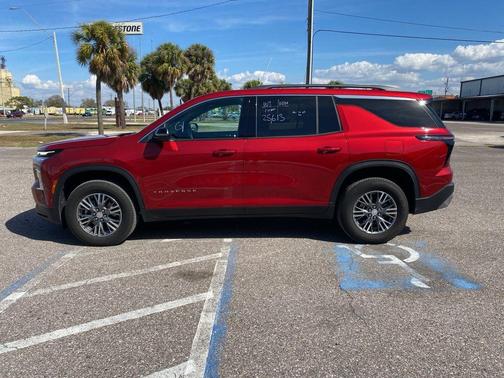 2025 Chevrolet Traverse LT