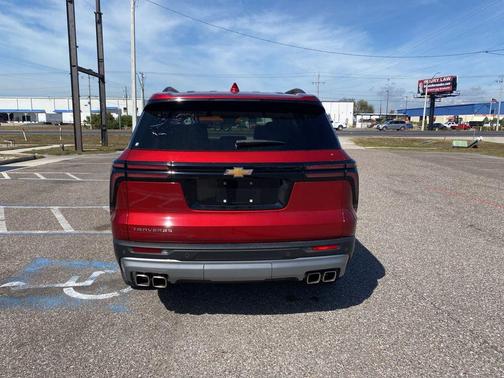 2025 Chevrolet Traverse LT