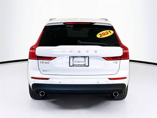 2021 Volvo XC60 T5 Momentum