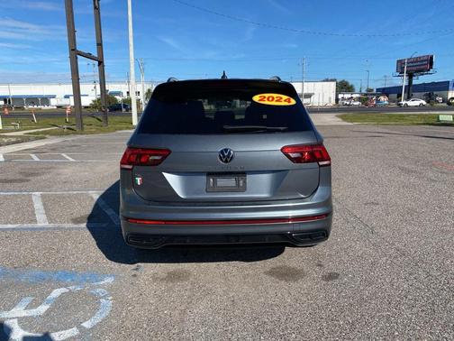 2024 Volkswagen Tiguan 2.0T SE R-Line Black