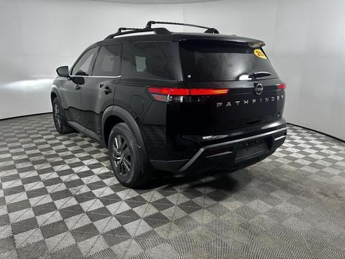 2022 Nissan Pathfinder SV 2WD