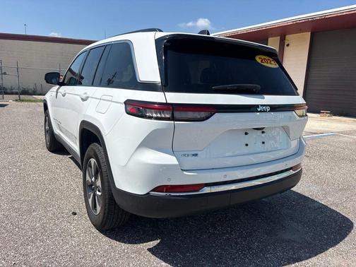 Bright White Clearcoat 2023 Jeep Grand Cherokee 4xe Base