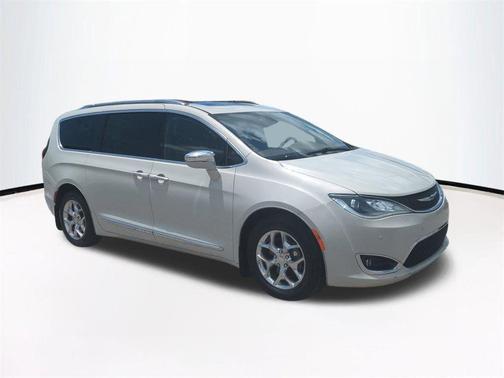 Tusk White 2017 Chrysler Pacifica Limited