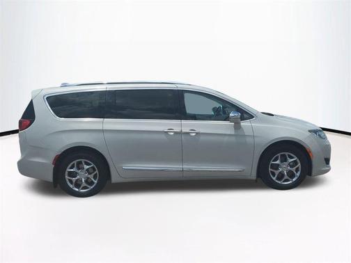 Tusk White 2017 Chrysler Pacifica Limited