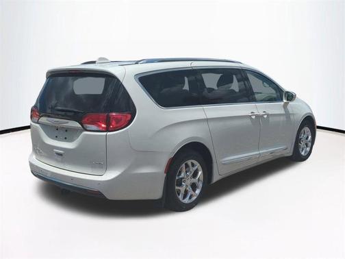 Tusk White 2017 Chrysler Pacifica Limited