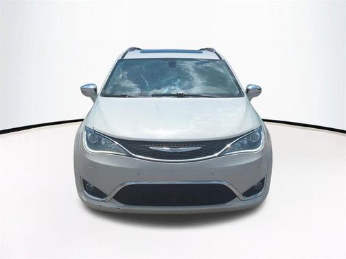 Tusk White 2017 Chrysler Pacifica Limited