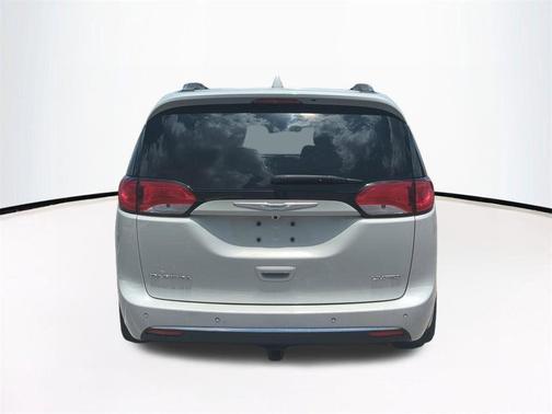 Tusk White 2017 Chrysler Pacifica Limited