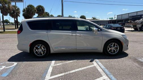 Tusk White 2017 Chrysler Pacifica Limited