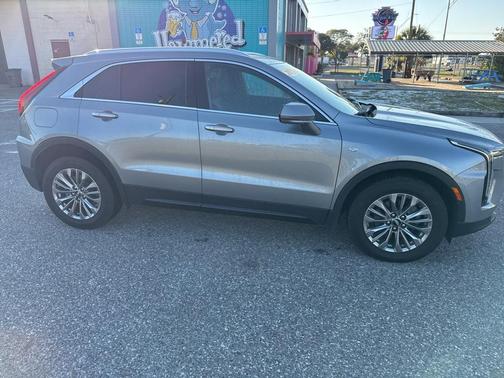 2024 Cadillac XT4 Premium Luxury