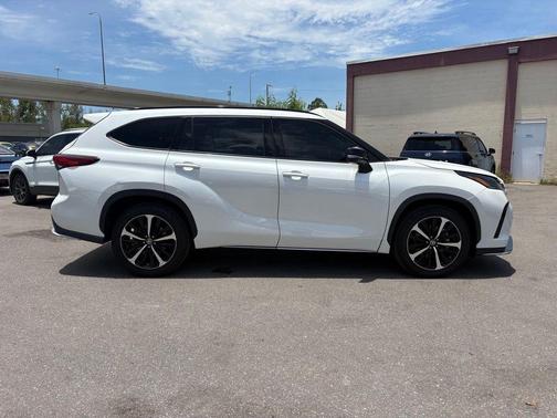 Blizzard Pearl 2021 Toyota Highlander XSE