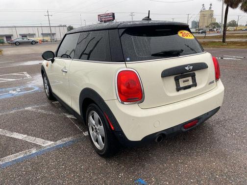 2017 MINI Hardtop Cooper