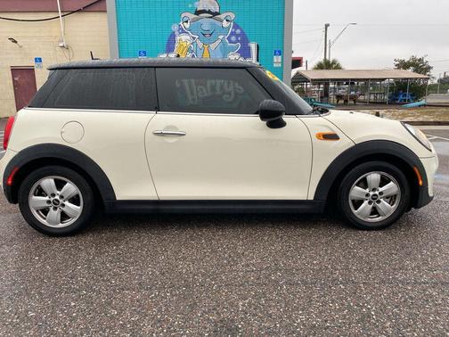 2017 MINI Hardtop Cooper