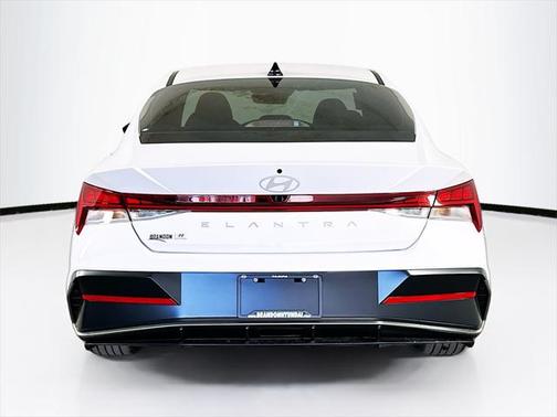 2025 Hyundai ELANTRA SEL