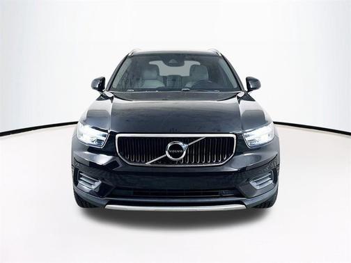 2019 Volvo XC40 T4 Momentum