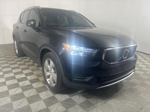 2019 Volvo XC40 T4 Momentum