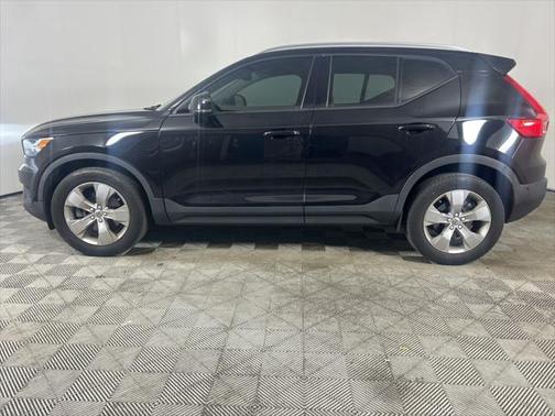 2019 Volvo XC40 T4 Momentum
