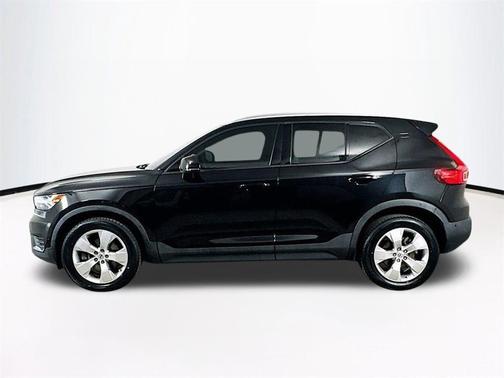 2019 Volvo XC40 T4 Momentum