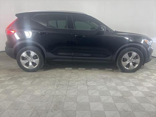 2019 Volvo XC40 T4 Momentum