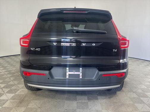2019 Volvo XC40 T4 Momentum