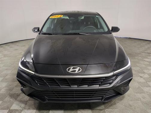 2024 Hyundai ELANTRA SE