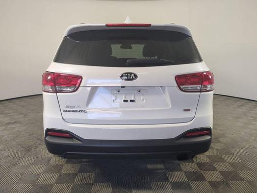 Snow White Pearl 2016 Kia Sorento LX