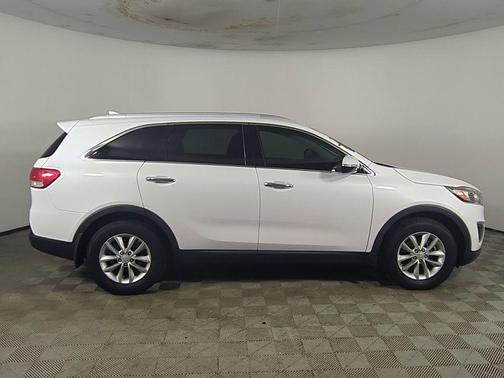 Snow White Pearl 2016 Kia Sorento LX