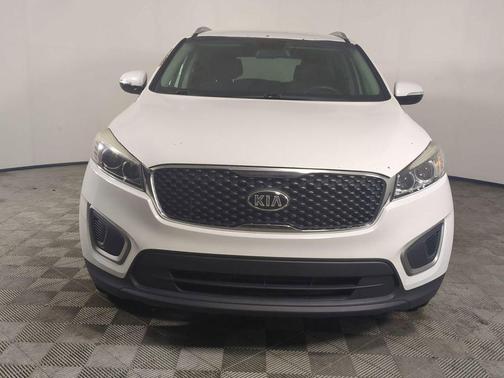 Snow White Pearl 2016 Kia Sorento LX