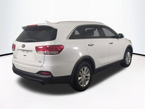 Snow White Pearl 2016 Kia Sorento LX