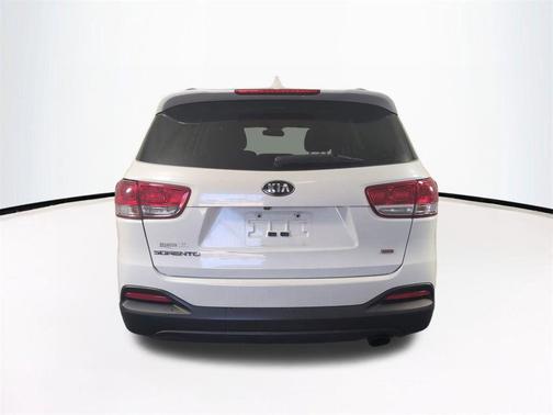 Snow White Pearl 2016 Kia Sorento LX