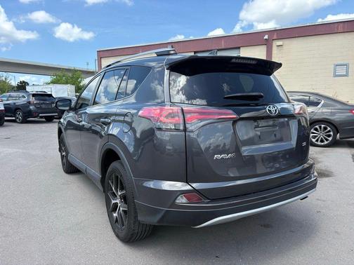 Magnetic Gray Metallic 2016 Toyota RAV4 SE