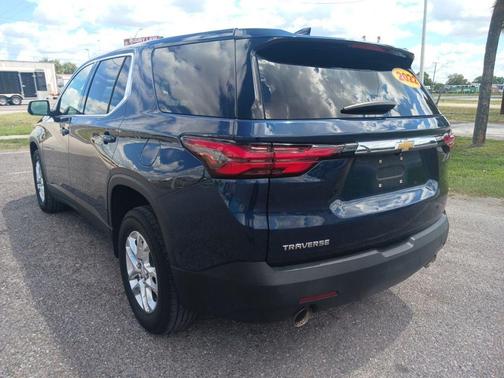 Northsky Blue Metallic 2022 Chevrolet Traverse LS