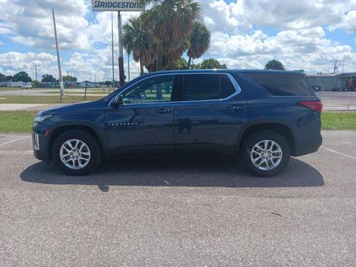 Northsky Blue Metallic 2022 Chevrolet Traverse LS