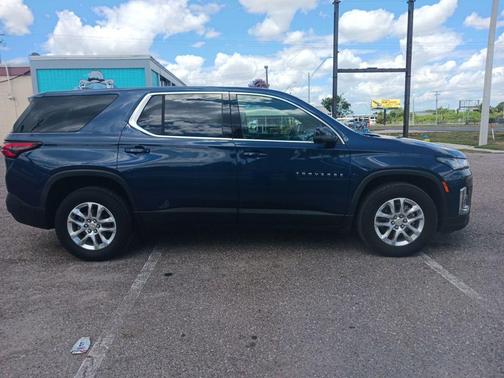 Northsky Blue Metallic 2022 Chevrolet Traverse LS