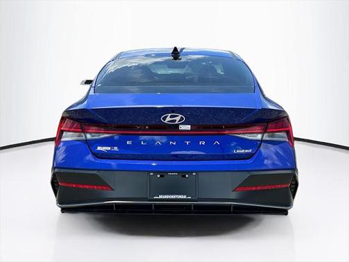 2025 Hyundai ELANTRA Limited