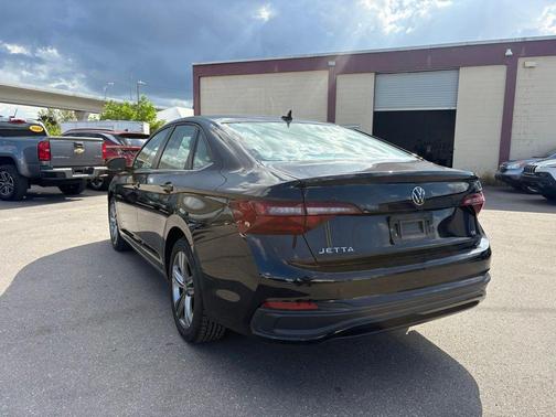Deep Black Pearl 2024 Volkswagen Jetta 1.5T SE
