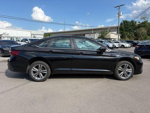 Deep Black Pearl 2024 Volkswagen Jetta 1.5T SE