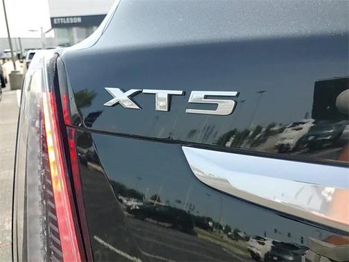 2022 Cadillac XT5 Sport