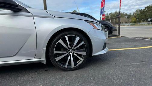 Brilliant Silver Metallic 2019 Nissan Altima 2.5 SR