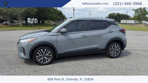 Boulder Gray Pearl 2024 Nissan Kicks SV