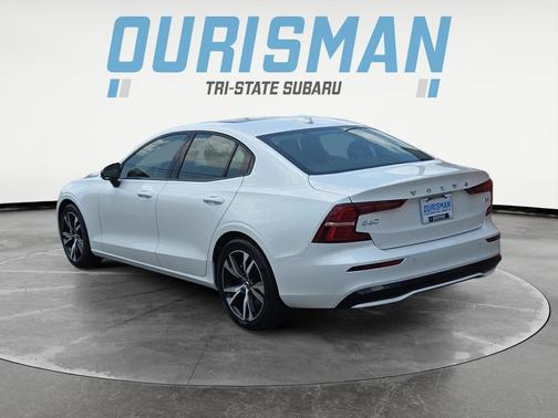 2024 Volvo S60 B5 Core Dark Theme