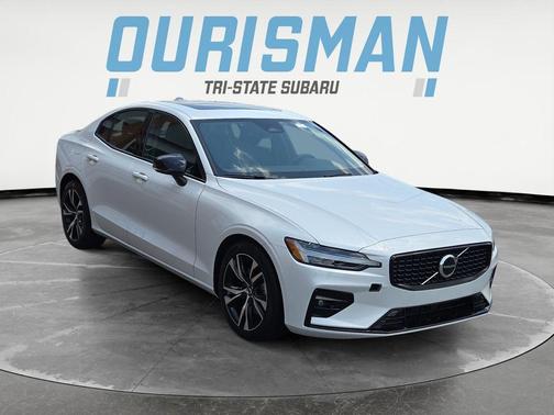 2024 Volvo S60 B5 Core Dark Theme