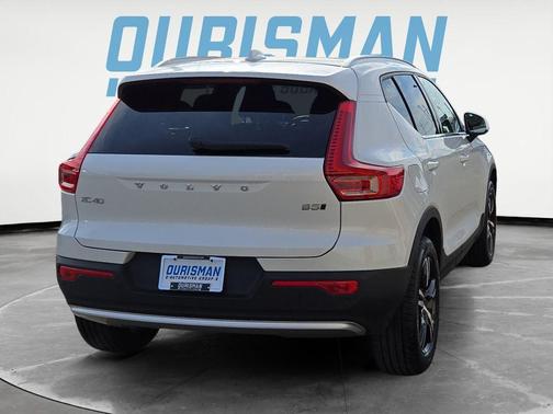 2025 Volvo XC40 B5 Core Bright Theme