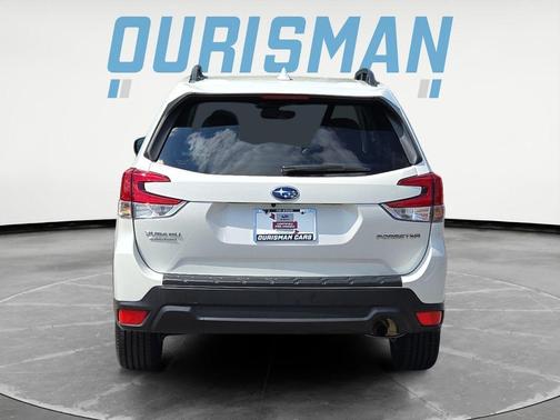 Crystal White Pearl 2021 Subaru Forester