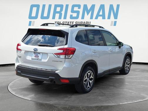 Crystal White Pearl 2021 Subaru Forester